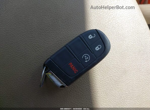 3C4NJDBB0LT112877 2020 JEEP COMPASS Черный Вид панели приборов