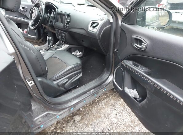 3C4NJDBB1KT756774 2019 JEEP COMPASS Gray Widok wnętrza z przodu