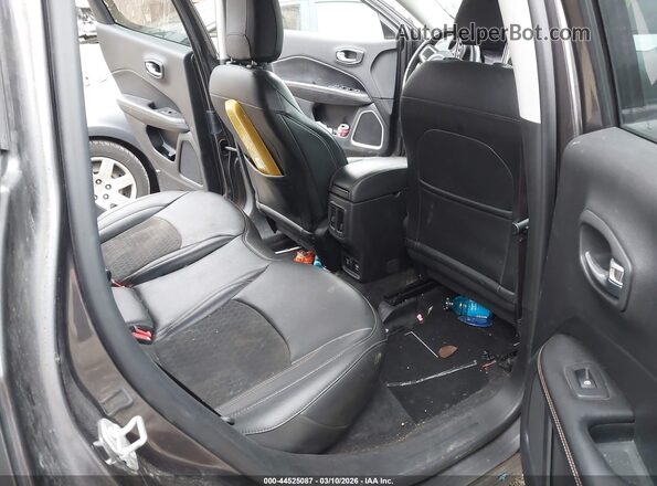 3C4NJDBB1KT756774 2019 JEEP COMPASS Gray Widok naklejki z numerem VIN