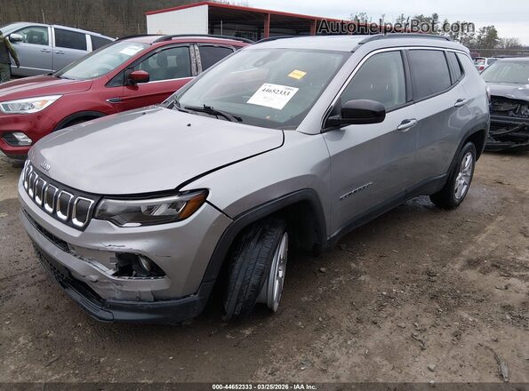 3C4NJDBB1NT232495 2022 JEEP COMPASS Silver წინა მარცხენა ხედი სამი მეოთხედიდან