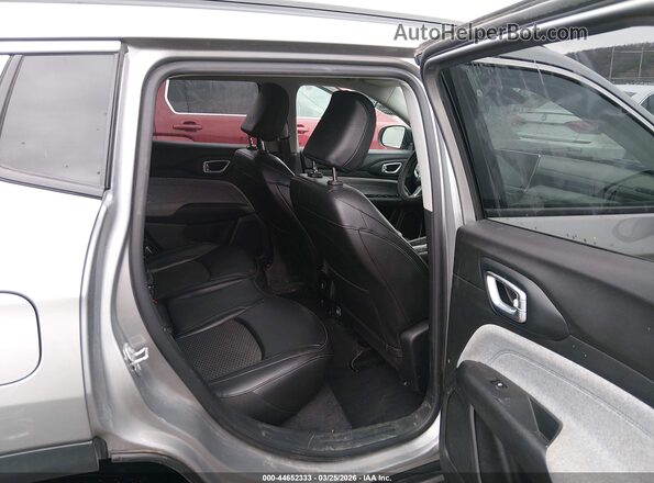 3C4NJDBB1NT232495 2022 JEEP COMPASS Silver VIN კოდის სტიკერის ხედი