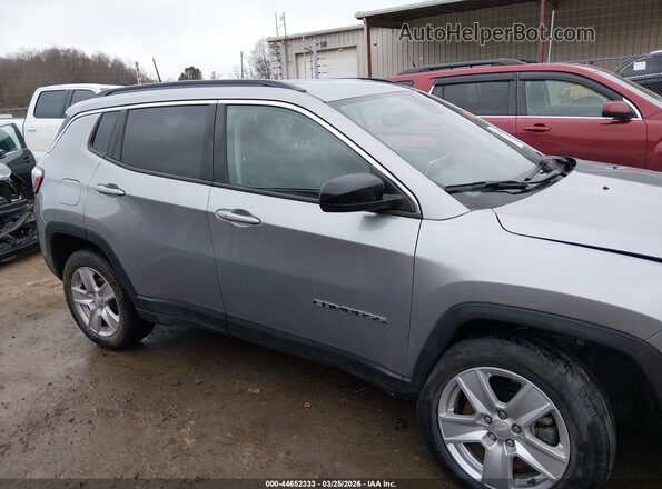 3C4NJDBB1NT232495 2022 JEEP COMPASS Silver უკანა სალონის ხედი