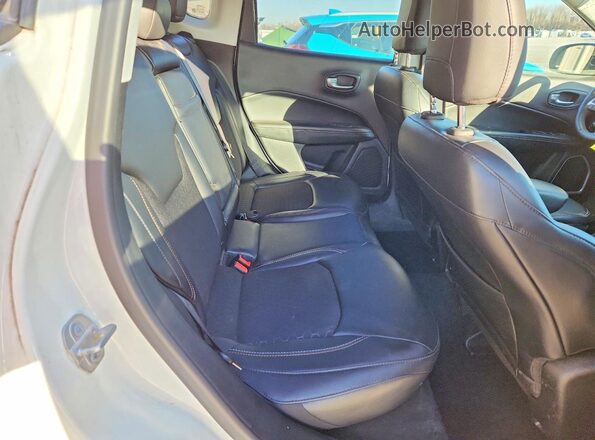 3C4NJDBB2HT650858 2017 JEEP COMPASS White Vista de los asientos traseros