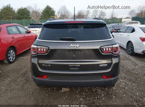 3C4NJDBB2JT154609 2018 JEEP COMPASS Gray 