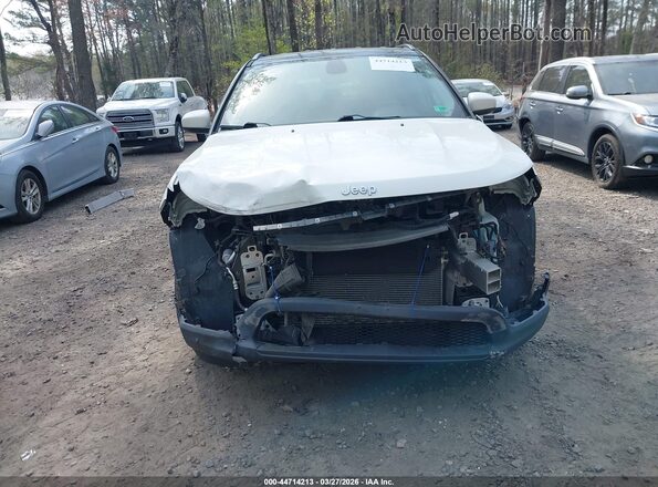 3C4NJDBB7KT807923 2019 JEEP COMPASS Белый Вид задней части салона