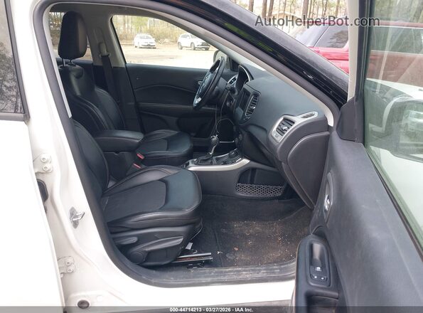 3C4NJDBB7KT807923 2019 JEEP COMPASS Белый Вид салона спереди