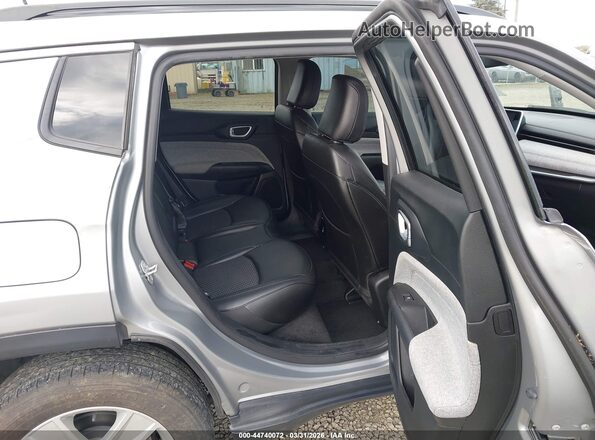 3C4NJDBB8NT101936 2022 JEEP COMPASS Silver VIN კოდის სტიკერის ხედი