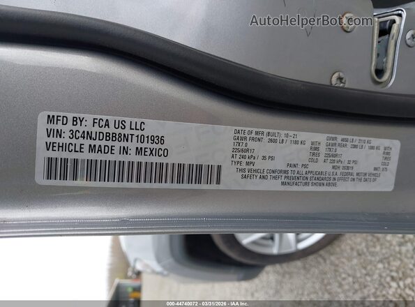 3C4NJDBB8NT101936 2022 JEEP COMPASS Silver ძრავის განყოფილების ხედი