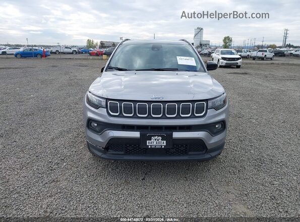 3C4NJDBB8NT101936 2022 JEEP COMPASS Silver ხელსაწყოთა პანელის ხედი
