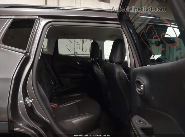 3C4NJDBB9LT132674 2020 JEEP COMPASS Gray Вид наклейки з VIN-кодом