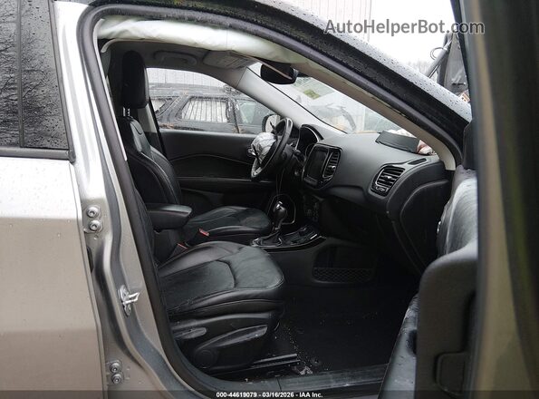 3C4NJDCB1HT680867 2017 JEEP NEW COMPASS Silver Front interior view