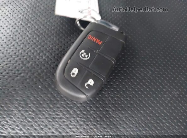3C4NJDCB3KT842568 2019 JEEP COMPASS Белый Вид панели приборов