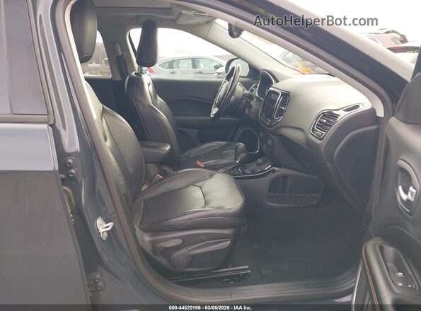 3C4NJDCB6HT666625 2017 JEEP NEW COMPASS Синий Вид салона спереди