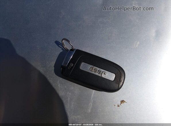 3C4NJDCB6JT255893 2018 JEEP COMPASS Серый Вид панели приборов