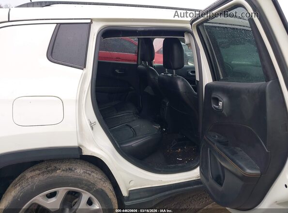 3C4NJDCB8MT512282 2021 JEEP COMPASS White VIN կոդի պիտակի տեսք