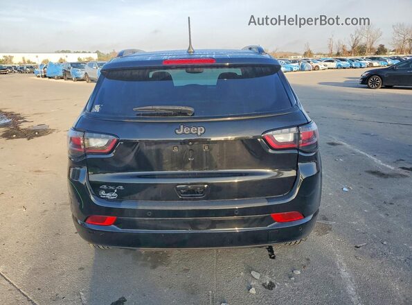 3C4NJDCN1PT567574 2023 JEEP COMPASS Черный Вид сзади