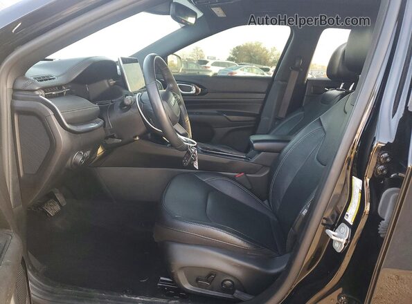 3C4NJDCN1PT567574 2023 JEEP COMPASS Черный Вид салона спереди