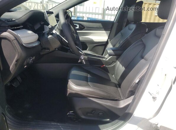3C4NJDCN3TT207605 2026 JEEP COMPASS Белый Вид салона спереди