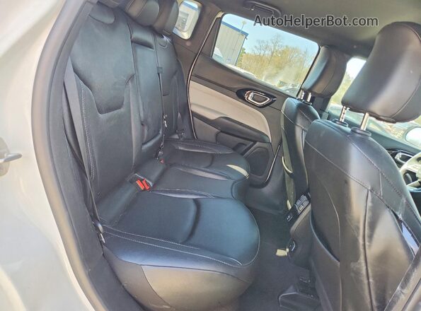 3C4NJDCN9ST512976 2025 JEEP COMPASS White Вид задньої частини салону