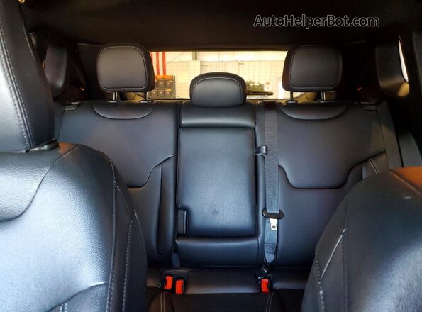 3C4NJDCNXST511867 2025 JEEP COMPASS Серебряный Вид задних сидений