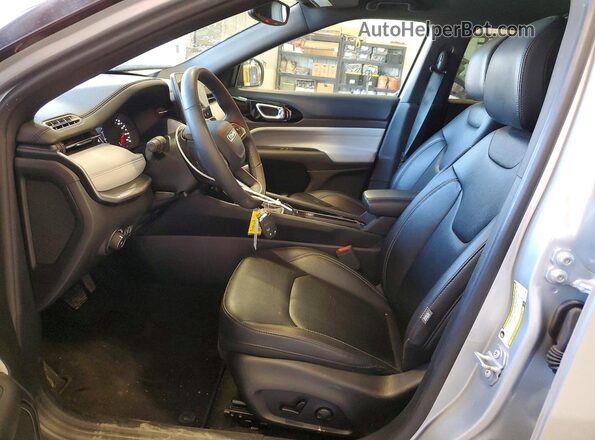 3C4NJDCNXST511867 2025 JEEP COMPASS Серебряный Вид салона спереди