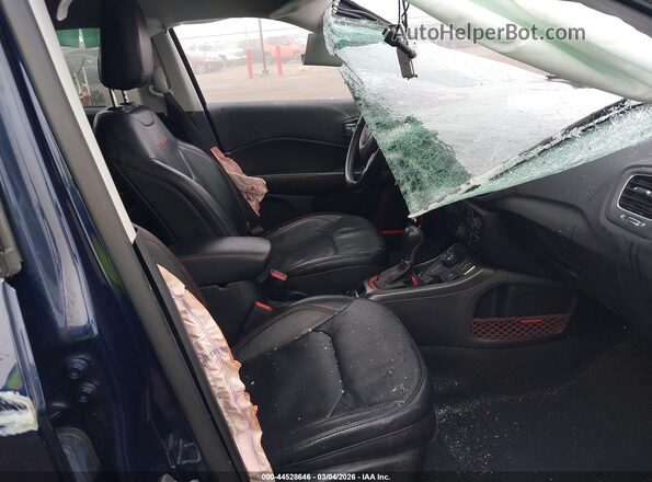 3C4NJDDB0MT588836 2021 JEEP COMPASS Blue Front interior view