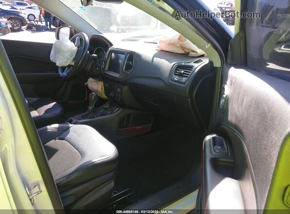 3C4NJDDB3KT668970 2019 JEEP COMPASS White Widok wnętrza z przodu