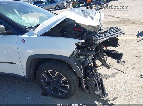 3C4NJDDB3KT668970 2019 JEEP COMPASS White Widok z przodu
