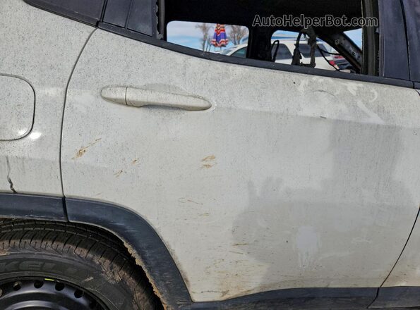 3C4NJDDB3MT564756 2021 JEEP COMPASS White Widok wnętrza z tyłu
