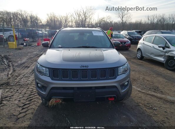 3C4NJDDB7JT232055 2018 JEEP COMPASS Silver Widok zestawu wskaźników