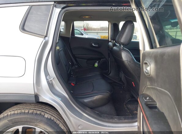 3C4NJDDB7JT232055 2018 JEEP COMPASS Silver Widok naklejki z numerem VIN
