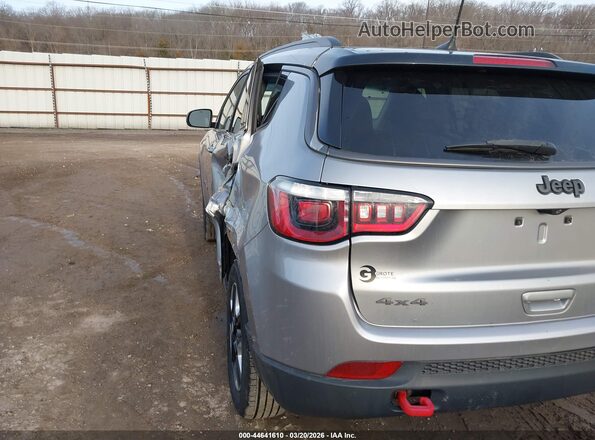 3C4NJDDB7JT232055 2018 JEEP COMPASS Silver 