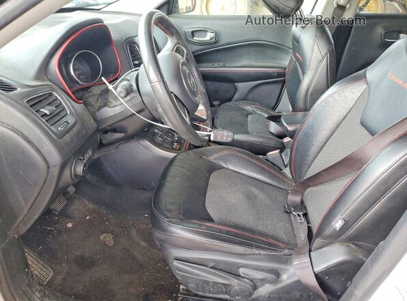 3C4NJDDB8MT598224 2021 JEEP COMPASS Белый Вид салона спереди