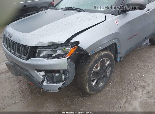 3C4NJDDB9JT371832 2018 JEEP COMPASS Gray წინა ხედი