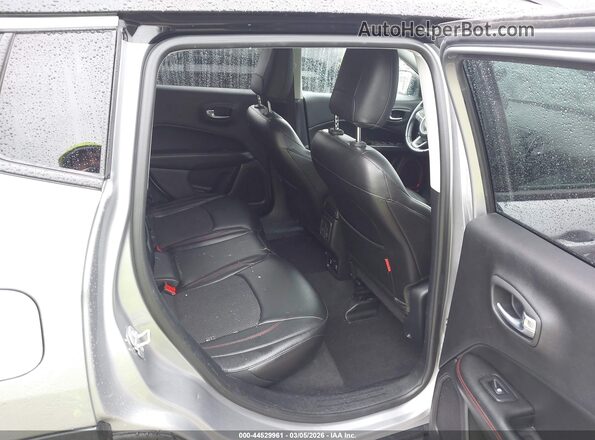 3C4NJDDB9JT371832 2018 JEEP COMPASS Gray VIN კოდის სტიკერის ხედი