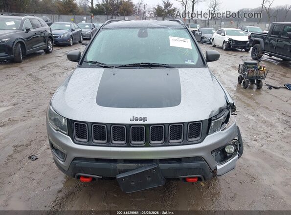3C4NJDDB9JT371832 2018 JEEP COMPASS Gray უკანა სალონის ხედი
