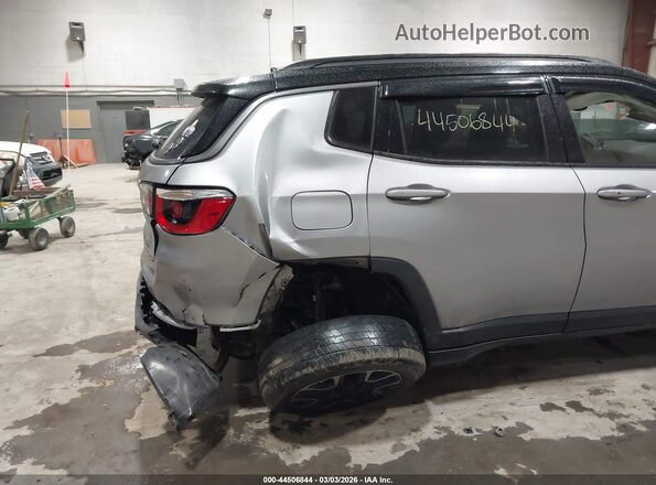 3C4NJDDBXKT752512 2019 JEEP COMPASS Gray 