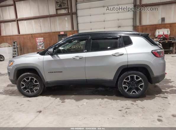 3C4NJDDBXKT752512 2019 JEEP COMPASS Gray 