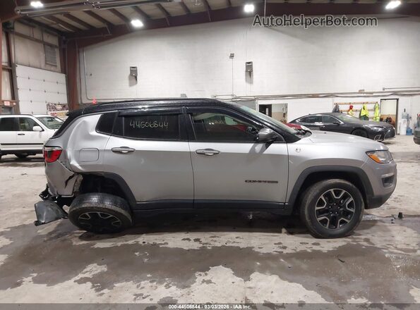3C4NJDDBXKT752512 2019 JEEP COMPASS Gray 