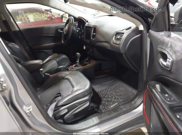 3C4NJDDBXKT752512 2019 JEEP COMPASS Gray 