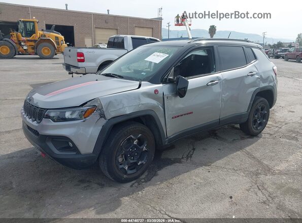 3C4NJDDN2PT566772 2023 JEEP COMPASS Silver Vista tres cuartos delantera izquierda
