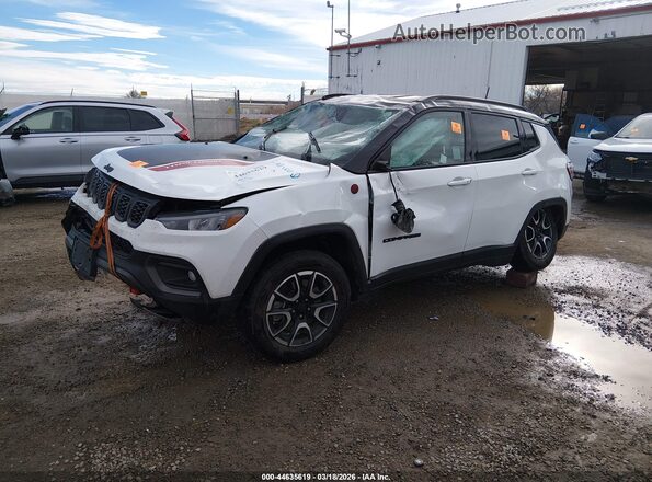 3C4NJDDN4RT144831 2024 JEEP COMPASS Белый Передняя левая четверть
