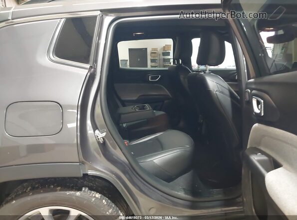 3C4NJDFN6RT168965 2024 JEEP COMPASS Gray Widok naklejki z numerem VIN