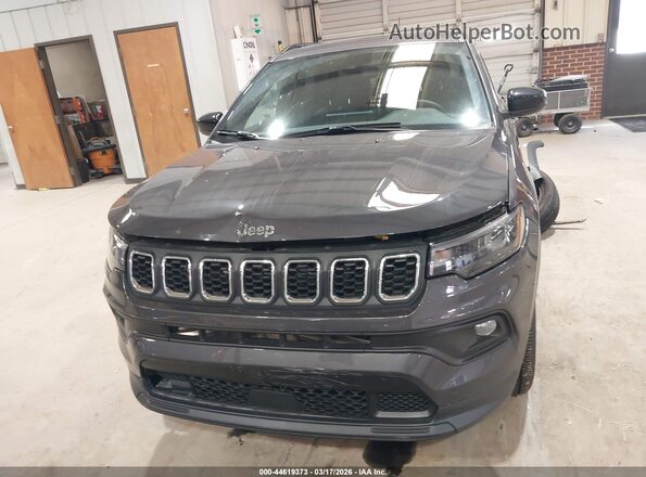 3C4NJDFN6RT168965 2024 JEEP COMPASS Gray Widok wnętrza z tyłu