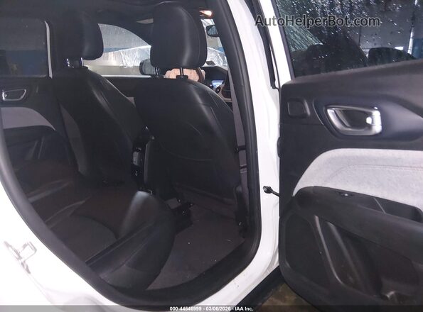3C4NJDFN9PT558522 2023 JEEP COMPASS White VIN կոդի պիտակի տեսք