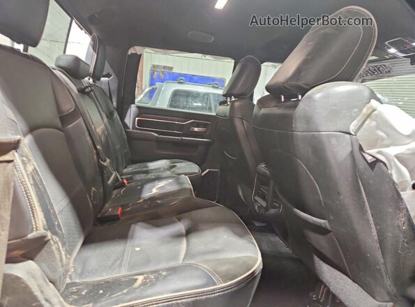 3C63R3JL3RG123451 2024 RAM 3500 Silver Հետևի նստատեղերի տեսք