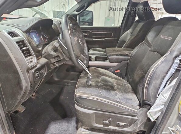 3C63R3JL3RG123451 2024 RAM 3500 Silver Սալոնի դիմացի տեսք