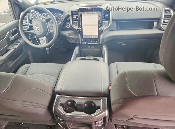 3C63R5DL0SG514005 2025 RAM 2500 White Vista del salpicadero