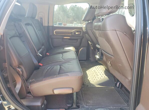 3C63R5TL1SG501295 2025 RAM 2500 Black Vista de los asientos traseros
