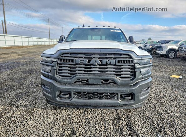 3C63RRGJ5TG155284 2026 RAM 3500 White Widok z przodu